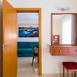 Hotel Adelfas