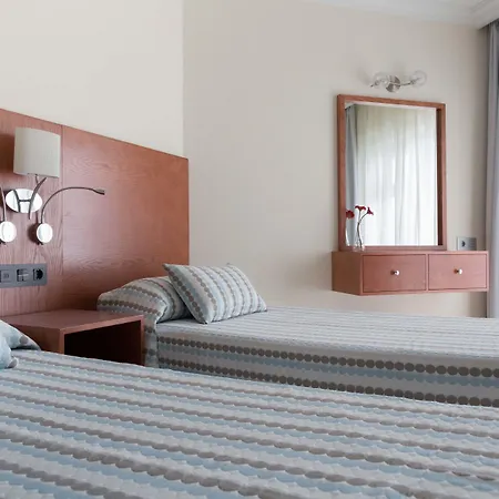 Hotel Adelfas